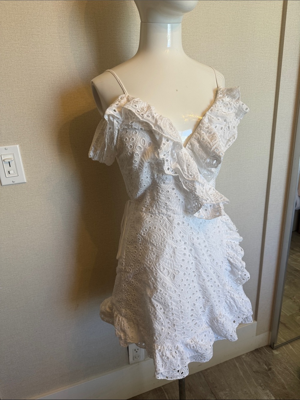 The Salty Label White Eyelet Ruffle Wrap Dress - M - Picture 4 of 7